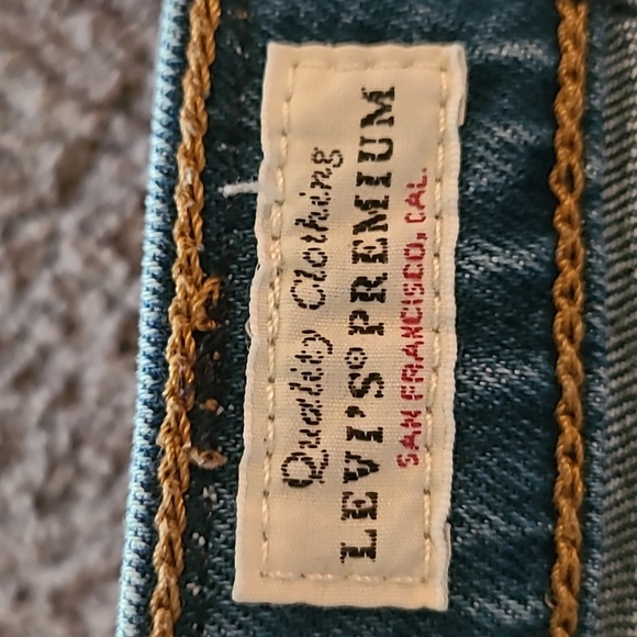 Levis Premium Ribcage Shorts - Picture 7 of 15